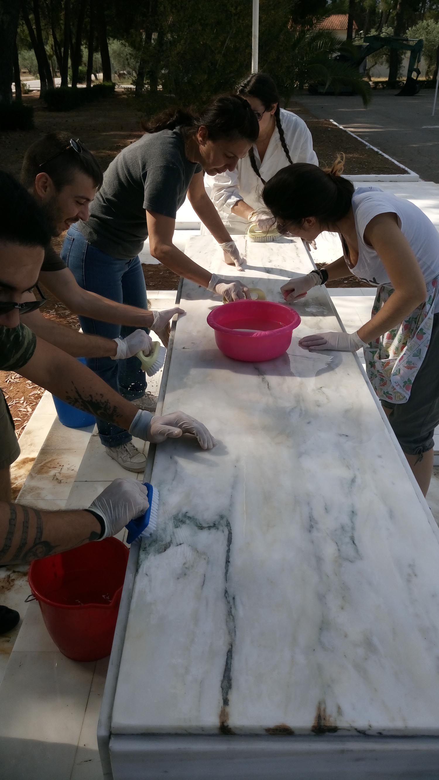 Οι σπουδαστές του Δ.ΙΕΚ Ναυπλίου καθάρισαν τα μνημεία του ΚΕΜΧ - Φωτογραφία 3