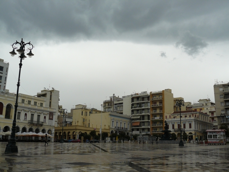 Πάτρα: Μπουρίνι πλήττει την περιοχή - Κεραυνοί, χαλαζόπτωση, κατολισθήσεις και βροχή - Φωτογραφία 2