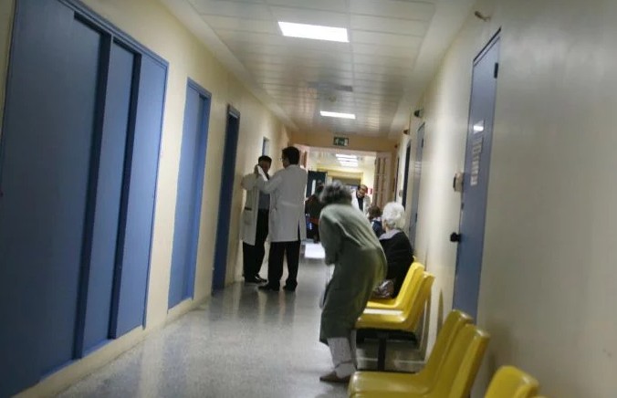 40χρονος έφυγε από το νοσοκομείο στο Αγρίνιο και μόλις πήγε στο σπίτι πέθανε - Φωτογραφία 1