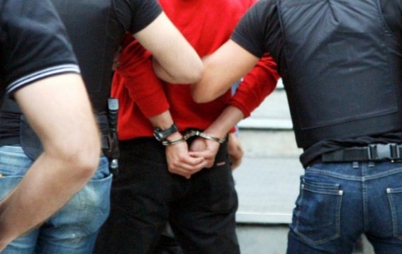 Συνελήφθη 23χρονος για κλοπές από λουόμενους και διαρρήξεις - κλοπές από σταθμευμένα οχήματα πλησίον πλαζ στην Νοτιανατολική Αττική - Φωτογραφία 1
