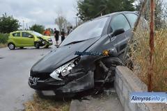 Πλαγιομετωπική σύγκρουση οχημάτων στην έξοδο του Αλμυρού προς Βόλο