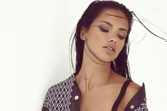 Η Adriana Lima ξεσήκωσε τα πλήθη στην πρώτη της δημόσια εμφάνιση με τον σύντροφό της
