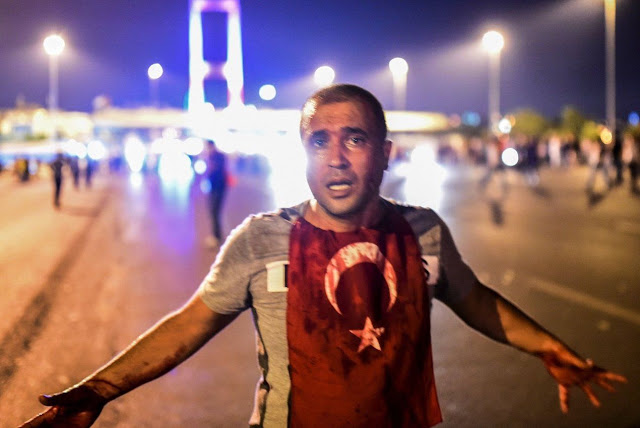 FT: Τουρκία: Ένας χρόνος μετά την απόπειρα πραξικοπήματος και ακόμα αναζητά την αλήθεια... - Φωτογραφία 1