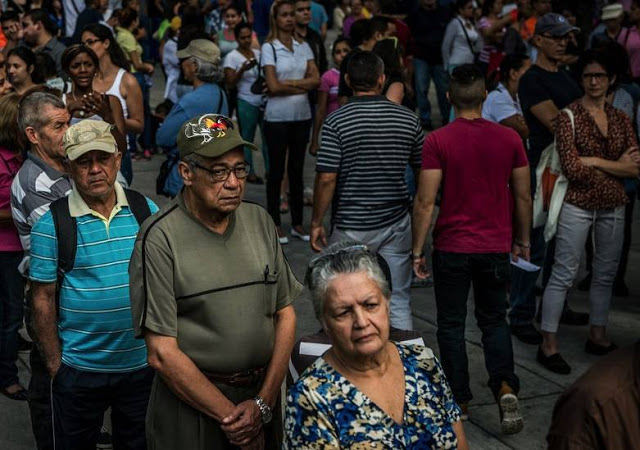NYTimes: Βενεζουέλα: Καταψήφισαν τον Μαδούρο με συντριπτική πλειοψηφία - Φωτογραφία 1