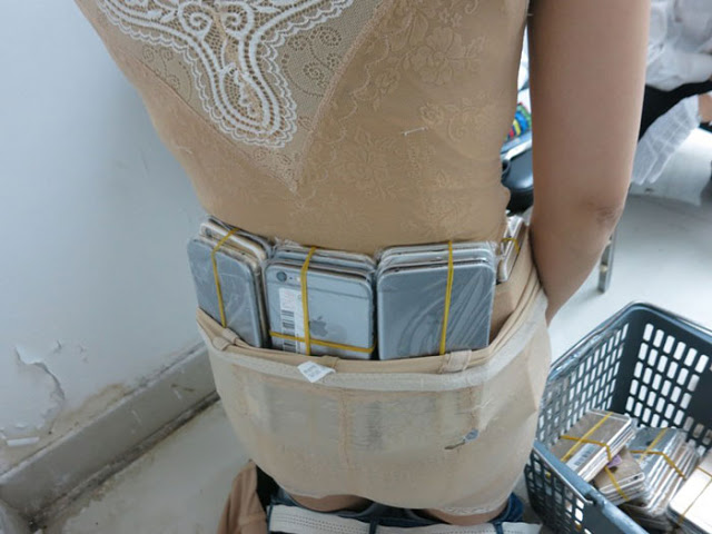 Μια γυναίκα στη Κίνα προσπάθησε να περάσει λαθραία 102 iphone τοποθετημένα επάνω της - Φωτογραφία 3