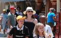 Jolie: Ταξίδι με τα παιδιά της στην Disneyland - Φωτογραφία 2