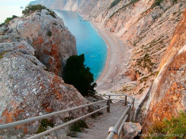 Αυτή είναι η πιο επικίνδυνη παραλία της Ελλάδας με έξτρα βαθμό δυσκολίας στην πρόσβαση - Φωτογραφία 2