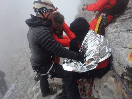 Η δραματική διάσωση του ορειβάτη που είχε εγκλωβιστεί από το Σάββατο στον Όλυμπο [photos] - Φωτογραφία 2