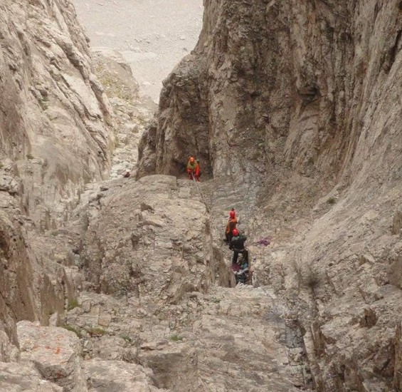 Η δραματική διάσωση του ορειβάτη που είχε εγκλωβιστεί από το Σάββατο στον Όλυμπο [photos] - Φωτογραφία 4