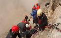 Η δραματική διάσωση του ορειβάτη που είχε εγκλωβιστεί από το Σάββατο στον Όλυμπο [photos]