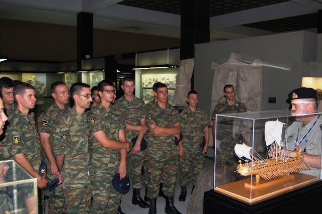 Επίσκεψη Σχολής Πυροβολικού στο Πολεμικό Μουσείο - Φωτογραφία 2