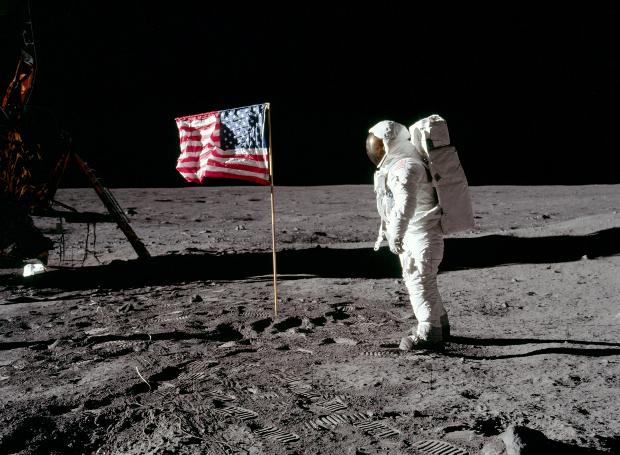 Η πρώτη προσεδάφιση ανθρώπου στη Σελήνη - Φωτογραφία 1