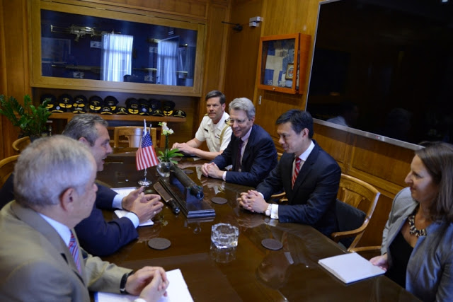 Συνάντηση ΥΕΘΑ Πάνου Καμμένου με τον Αναπληρωτή Βοηθό Υπουργό Εξωτερικών των ΗΠΑ Hoyt Brian Yee - Φωτογραφία 4