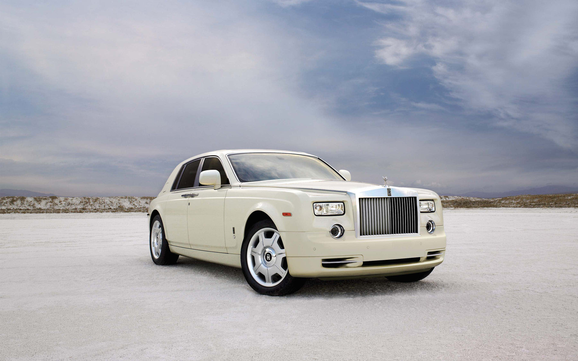 Μύκονος: Ο Κροίσος με τις λευκές Rolls Royce και η οικογένεια με τα Patek Philippe - Φωτογραφία 3