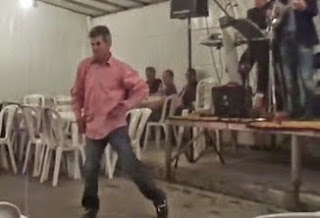Τρικαλινός χορεύει και δίνει «ρέστα»! - Φωτογραφία 1