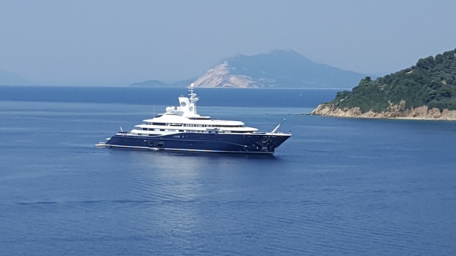 Al Mirqab: Το yacht - παλάτι του σεΐχη του Κατάρ στη Σκιάθο [photos] - Φωτογραφία 2