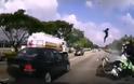 Τρομακτικό ατύχημα σε αυτοκινητόδρομο της Σιγκαπούρης (vid)