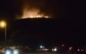 Ανεξέλεγκτη η φωτιά στα Καλύβια.Αγωνία μήπως φτάσει Σαρωνίδα - Φωτογραφία 2