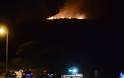 Ανεξέλεγκτη η φωτιά στα Καλύβια.Αγωνία μήπως φτάσει Σαρωνίδα - Φωτογραφία 3