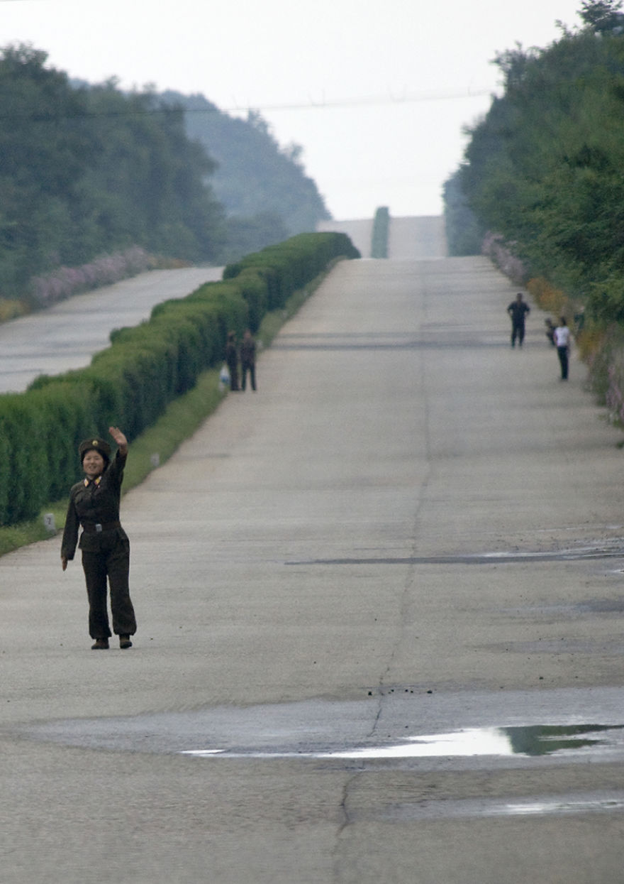 Στους άδειους δρόμους της Βόρειας Κορέας - Φωτογραφία 11