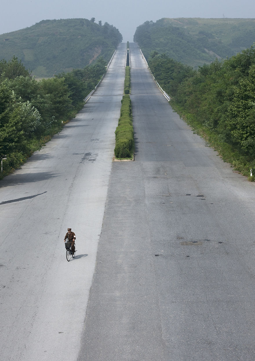 Στους άδειους δρόμους της Βόρειας Κορέας - Φωτογραφία 21