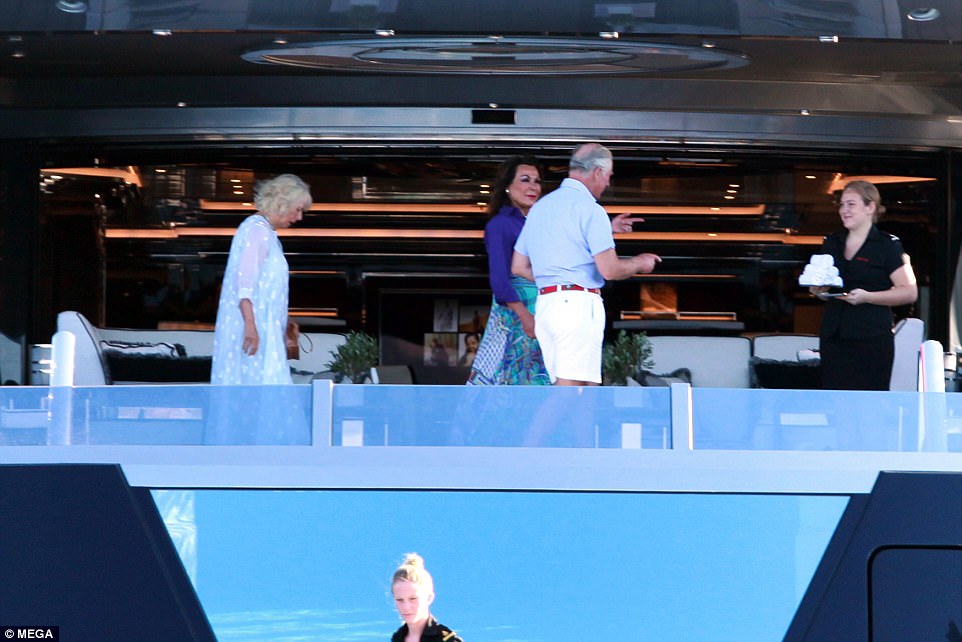 Όταν ο Κάρολος συνάντησε την Γιαννα στο super yachts OKTO(foto) - Φωτογραφία 2