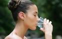 Τρεις τρόποι για να πίνετε περισσότερο νερό