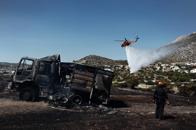 ΚΑΗΚΑΝ ΣΠΙΤΙΑ ΚΑΙ ΠΥΡΟΣΒΕΣΤΙΚΑ-Από του χάρου τα δόντια γλύτωσαν 3 πυροσβέστες. - Φωτογραφία 9