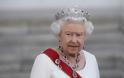 Βρετανία: Τα… τσούζει η βασίλισσα Ελισάβετ – Πόσα κοκτέιλ πίνει