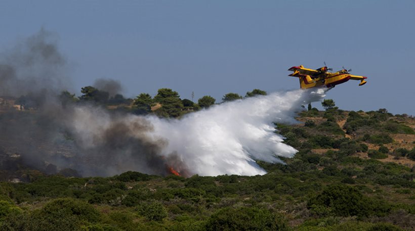 Κραυγή αγωνίας από κατοίκους των Κυθήρων: Στείλτε κι άλλα εναέρια, καίγεται το νησί μας - Φωτογραφία 1