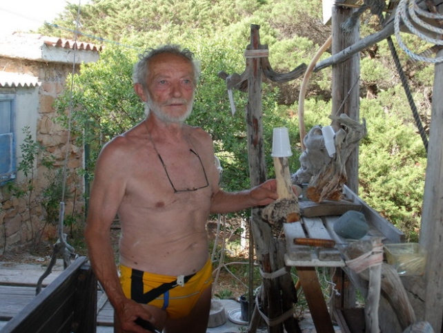 Η ιστορία ενός ανθρώπου που ζει ολομόναχος σε νησί της Μεσογείου 28 χρόνια! - Φωτογραφία 3