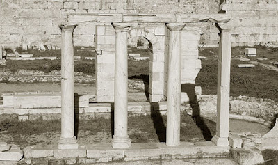 Η Λατρεία της Μεγαλόχαρης στας Αθήνας - Φωτογραφία 2