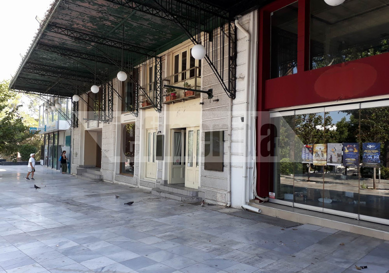 Και ξαφνικά... ερήμωσε η Πλατεία Χαλανδρίου.3 εμβληματικά καταστήματα έκλεισαν - Φωτογραφία 2