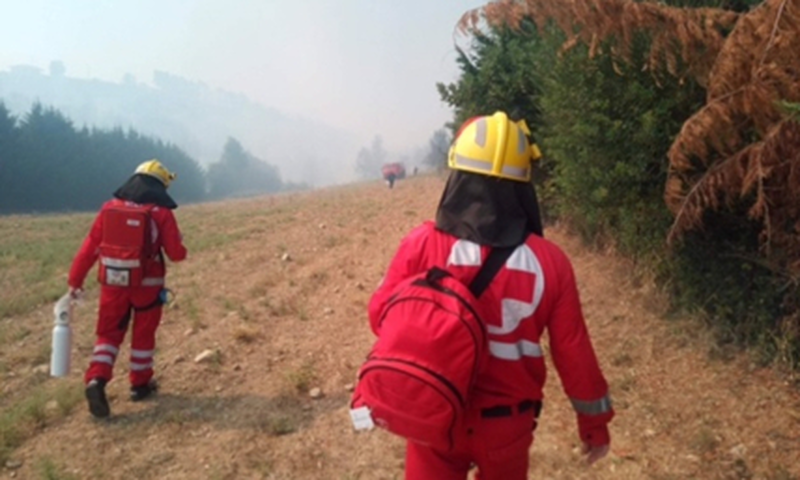 ΕΕΣ: Περισσότεροι από 150 Εθελοντές στις πυρκαγιές σε Κάλαμο και Αμαλιάδα - Φωτογραφία 1