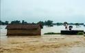 Τουλάχιστον 700 νεκροί από πλημμύρες στη Νότια Ασία