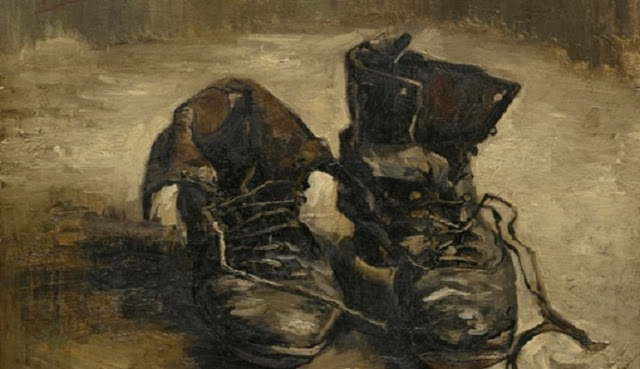 Πέντε γραφές για ένα ζευγάρι παπούτσια αδειανά - Φωτογραφία 1