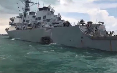 Σύγκρουση του αντιτορπιλικού USS John S. McCain με δεξαμενόπλοιο στη Σιγκαπούρη - Φωτογραφία 1