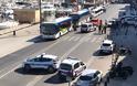 ΕΚΤΑΚΤΟ-Alert! Αυτοκίνητο έπεσε σε δύο στάσεις λεωφορείων στην Μασσαλία - Ένας νεκρός - Φωτογραφία 2