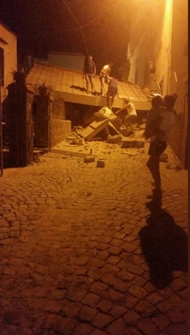 «Θαύμα» στην Ισκια της Ιταλίας: Έβγαλαν ζωντανά τρία παιδιά από τα ερείπια - Φωτογραφία 8