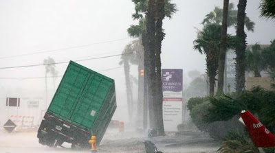 Έφτασε ο τυφώνας Χάρβεϊ στο Τέξας.Εκκενώνονται περιοχές.Χαμός στα σούπερ μάρκετ. - Φωτογραφία 1