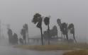 Έφτασε ο τυφώνας Χάρβεϊ στο Τέξας.Εκκενώνονται περιοχές.Χαμός στα σούπερ μάρκετ. - Φωτογραφία 3