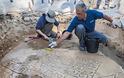 Ανακαλύφθηκε μωσαϊκό με ελληνική επιγραφή 1.500 χρόνων στην παλιά πόλη της Ιερουσαλήμ - Φωτογραφία 2