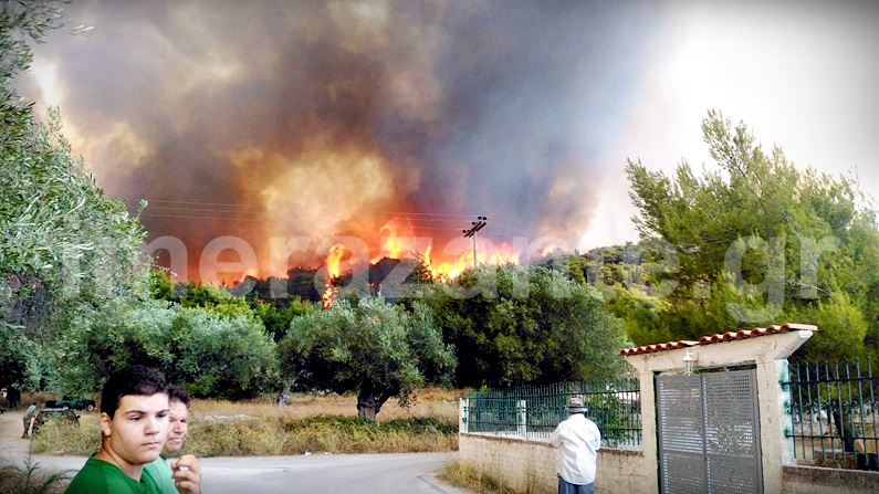 ΠΥΡΗΝΗ ΚΟΛΑΣΗ στην Ζάκυνθο!!Κάηκε σπίτι, πρόλαβαν και το εγκατέλειψαν οι ένοικοι! - Φωτογραφία 12