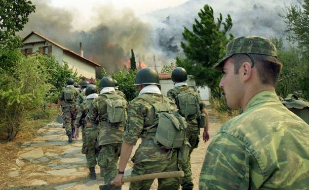 Δυνάμεις του στρατού στην Ζάκυνθο για την κατάσβεση της φωτιάς - Φωτογραφία 1