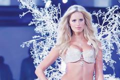 «Επίθεση» με πιάτα σε «άγγελο» της Victoria's Secret