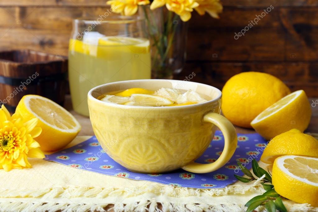 5 καλοί λόγοι για να ξεκινάς την ημέρα σου με χυμό λεμονιού και νερό - Φωτογραφία 1