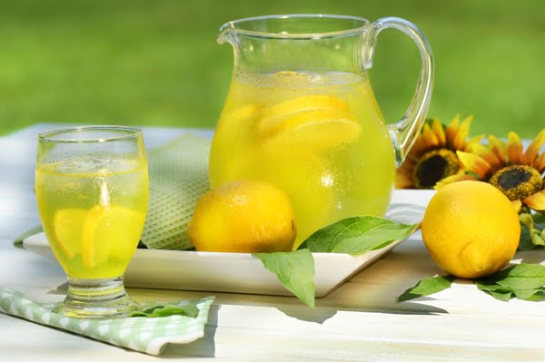 5 καλοί λόγοι για να ξεκινάς την ημέρα σου με χυμό λεμονιού και νερό - Φωτογραφία 2
