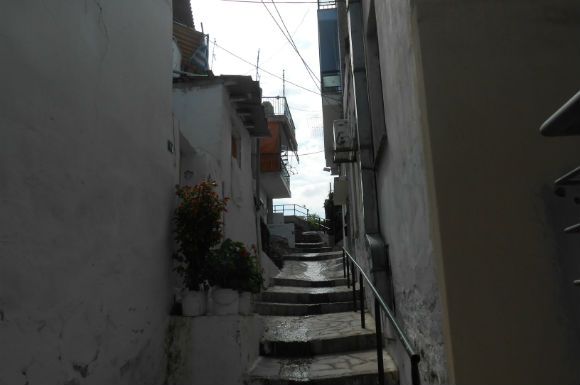 Θεσσαλονίκη: Η οδός Μαύρης Πέτρας που εξαφανίζει όποιον πάει εκεί μετά τις 12 (pics) - Φωτογραφία 2