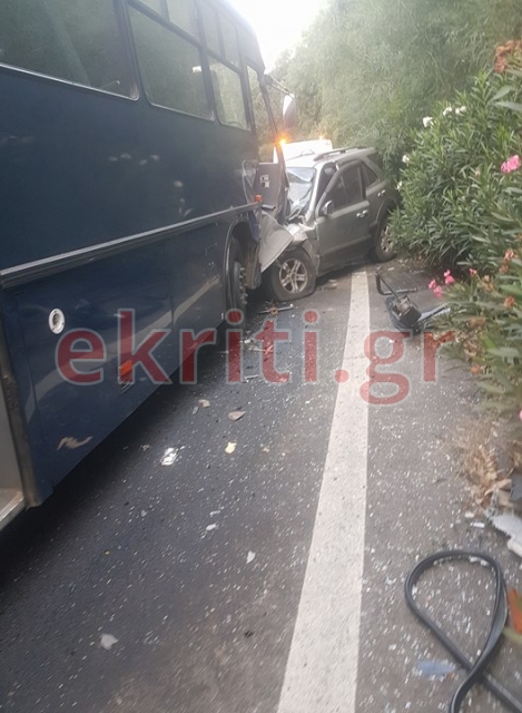 Ι.Χ. συγκρούστηκε με στρατιωτικό λεωφορείο στην Κρήτη - Φωτογραφία 1