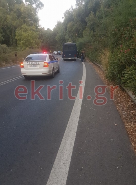 Ι.Χ. συγκρούστηκε με στρατιωτικό λεωφορείο στην Κρήτη - Φωτογραφία 4